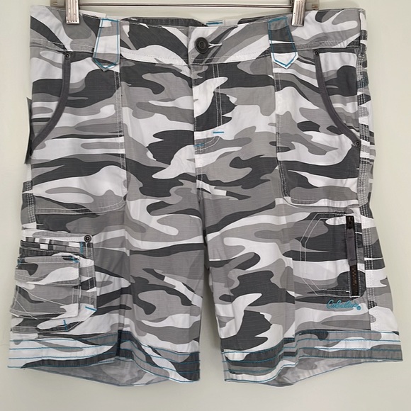 Cabela's Pants - Cabela’s Women’s Cargo Camouflage Shorts 7 Pockets Size 14